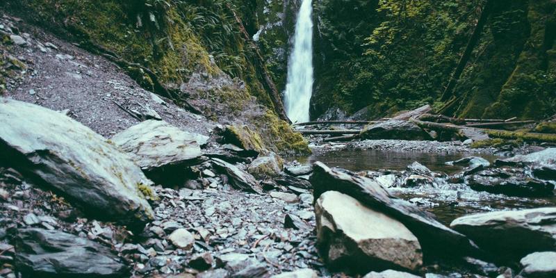 桑格利亚73：西班牙果酒的现代复兴与家庭调酒指南