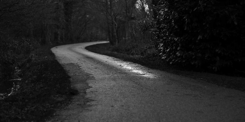 桑格利亚的创意容器：从传统陶罐到现代玻璃瓶的侍酒美学与夏日食谱