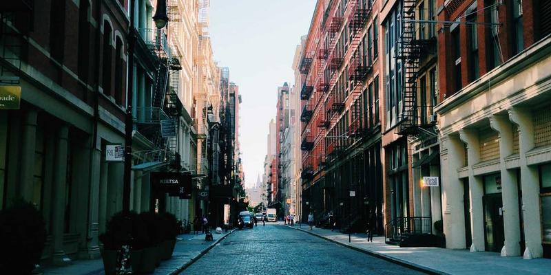 桑格利亚的餐酒搭配艺术：从海鲜饭到塔帕斯的最佳夏日伴侣