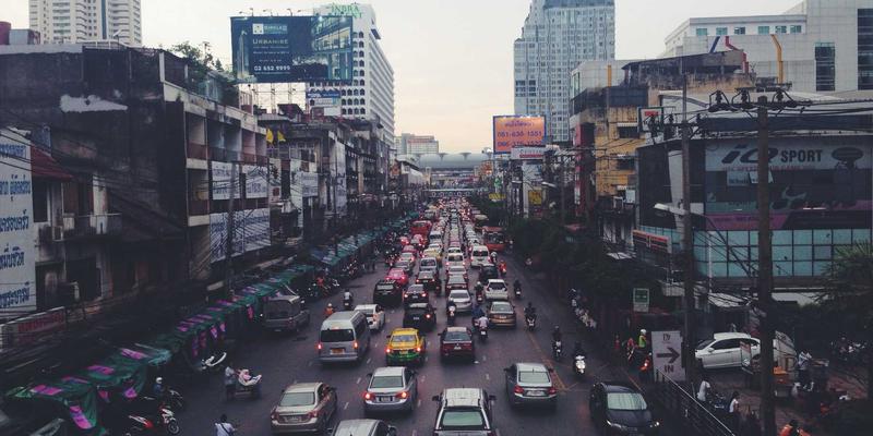 西班牙果酒巡礼：解码安达卢西亚、马德里与加泰罗尼亚的桑格利亚特色饮品推荐